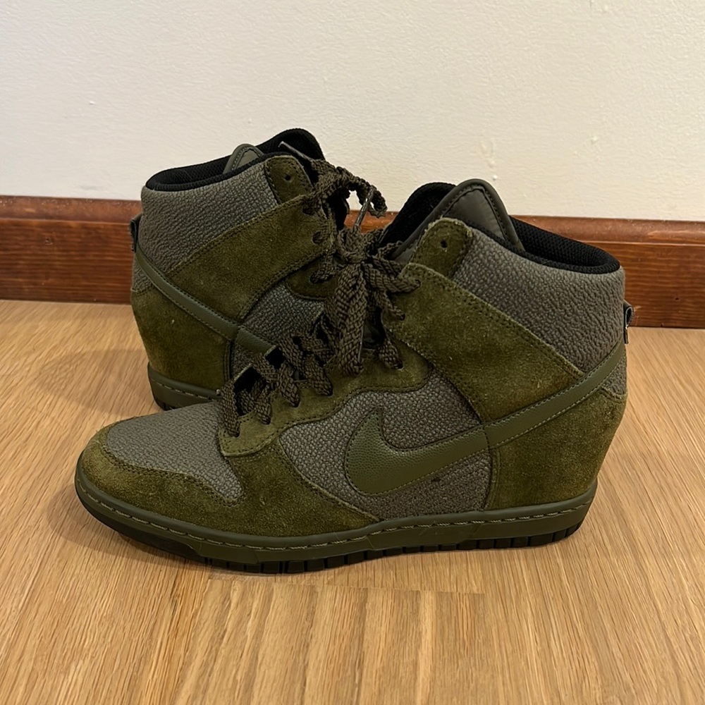 NIKE Dunk Sky High Essential Rough Green Sneakers Size 9.5